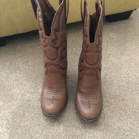 Western cowgirl BONGO Brown Heeled Boots Stylish Footwear - Picture 3 of 5